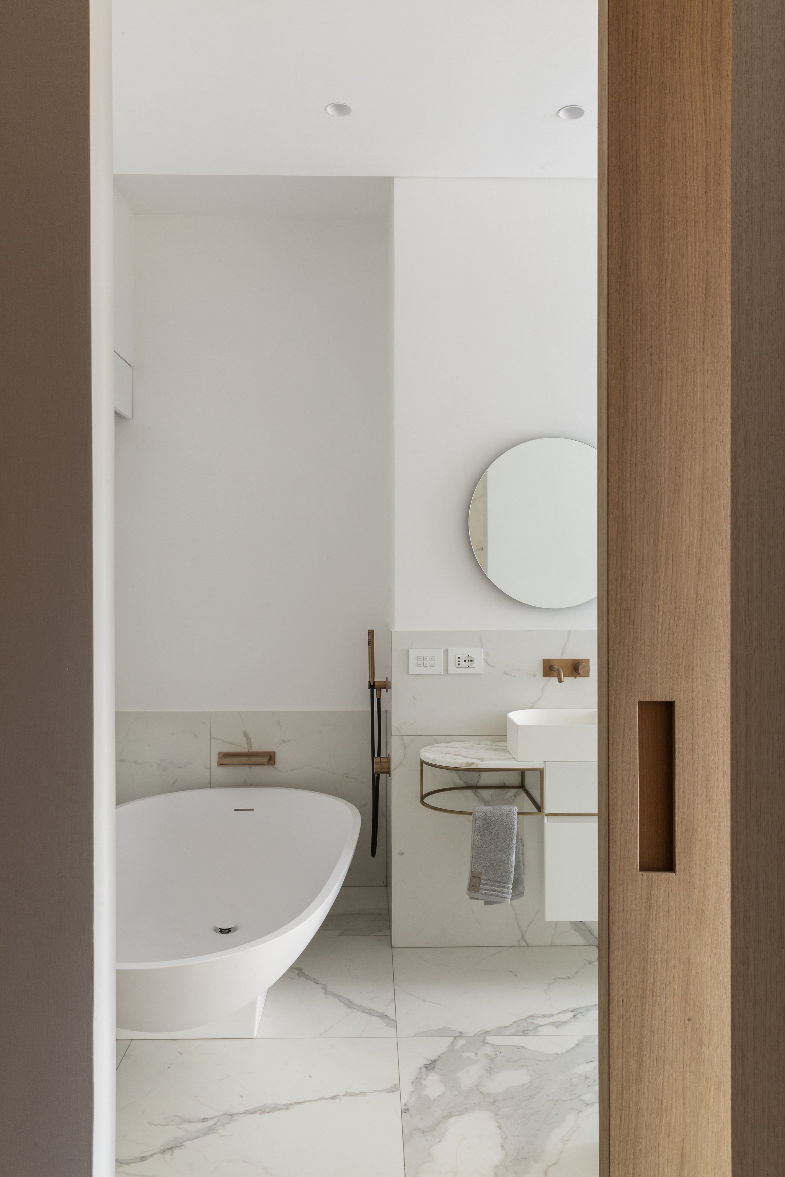 直线弯曲的住宅丨意大利罗马丨filippo bombace-18