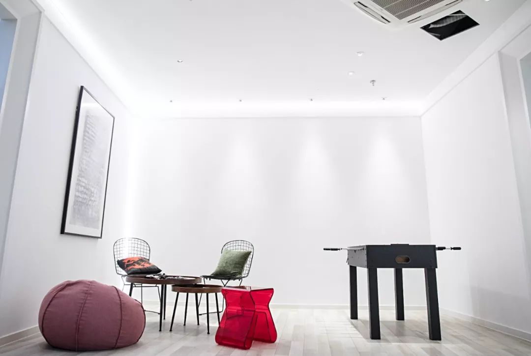 温州商业街·现代简约风服装店设计-23