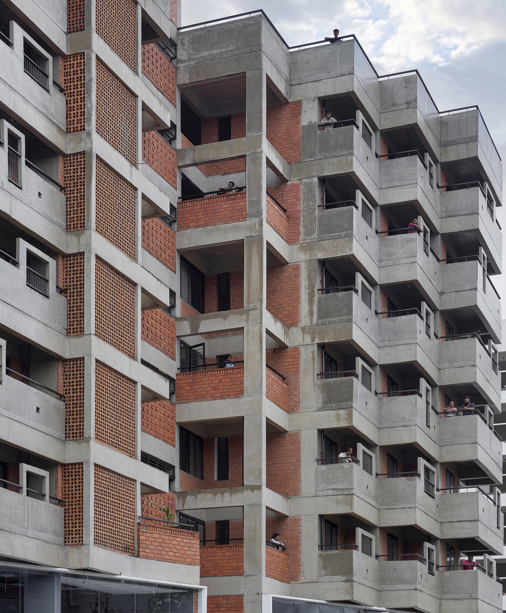 Housing Apartment at Badade Nagar / Studio Frozen Music-18