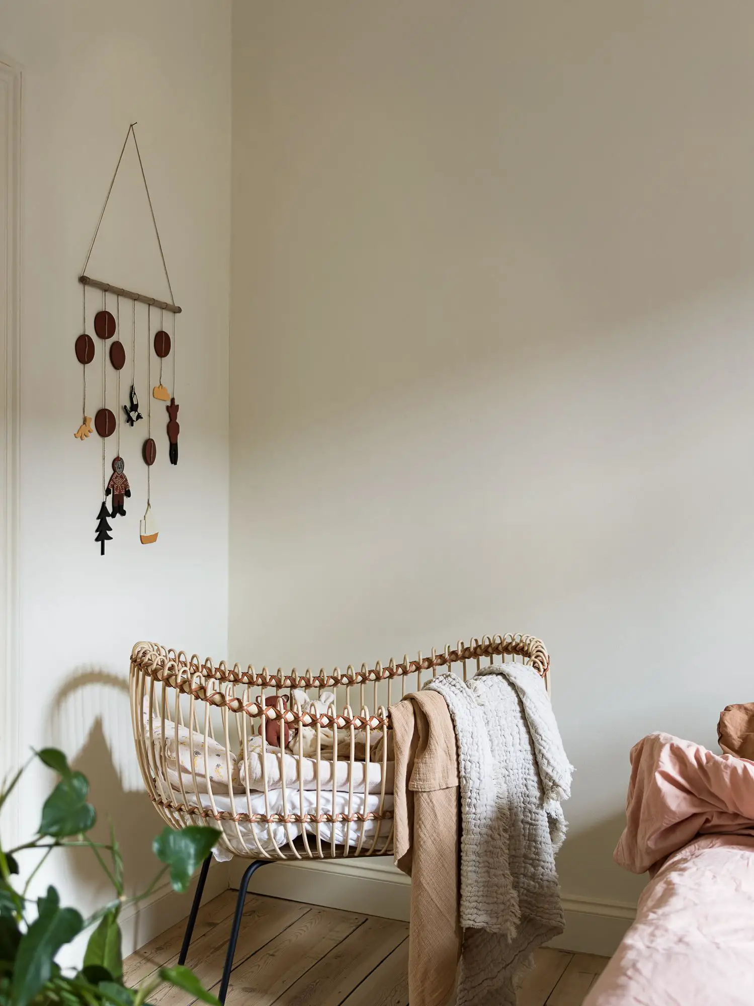 复古色彩的旧楼公寓-11