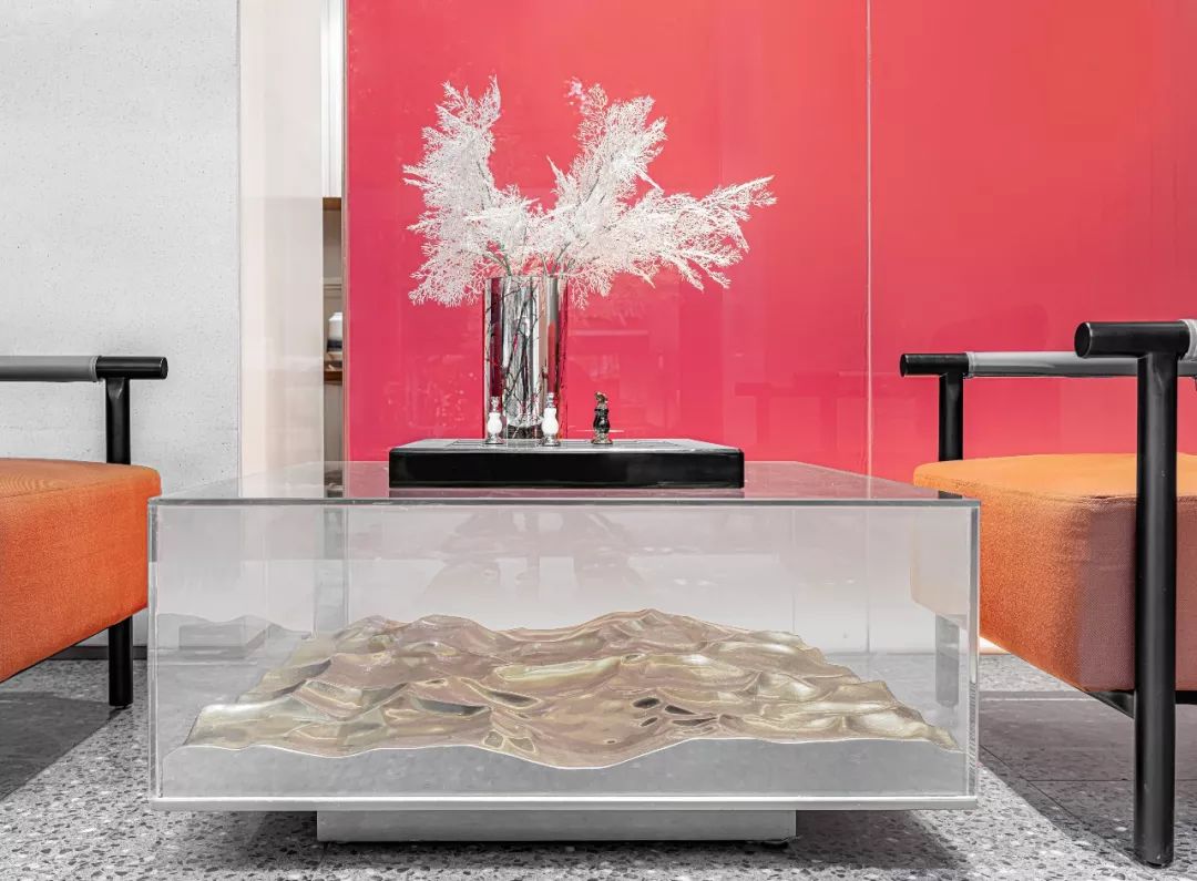 江旅都市方舟营销中心 | 红灰碰撞的年轻活力空间-33