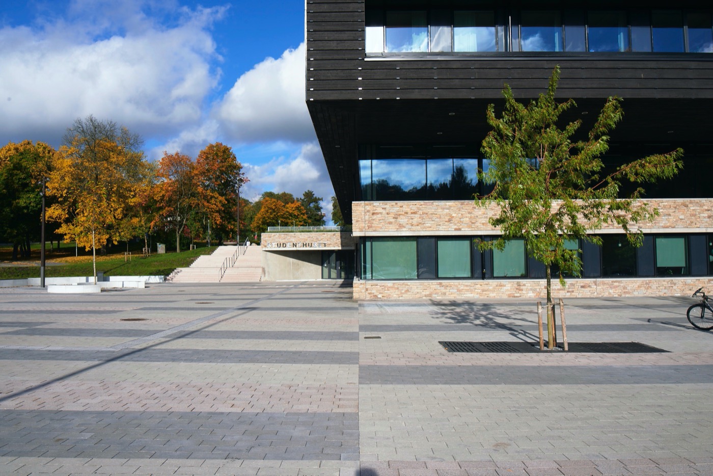 斯德哥尔摩大学校园新地标·生态和谐的学生之家-6