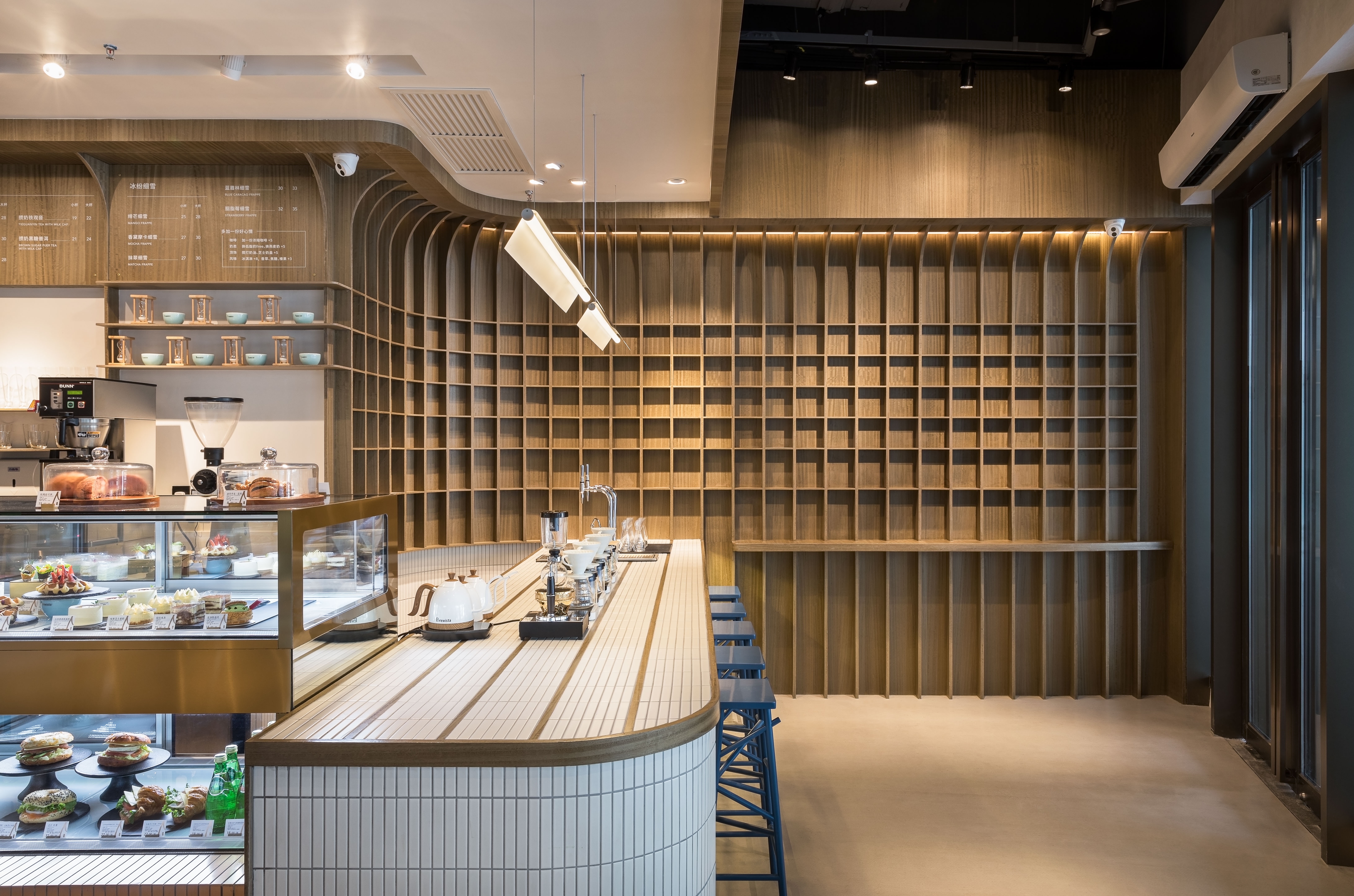 上海温馨咖啡馆设计-10