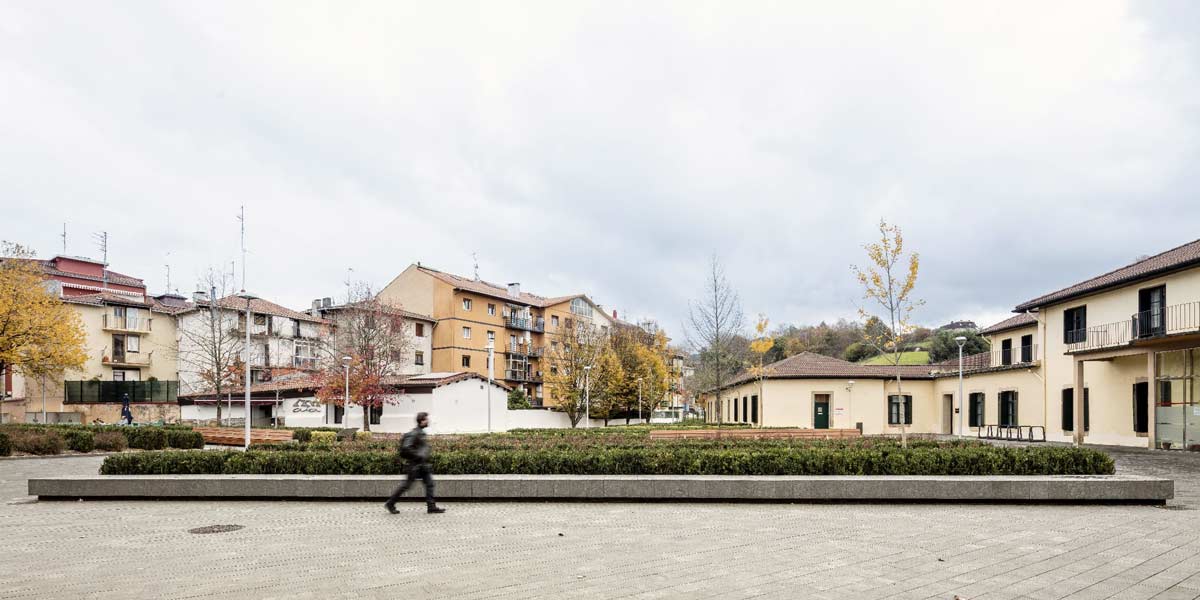 重塑 Irun 老城区广场-2