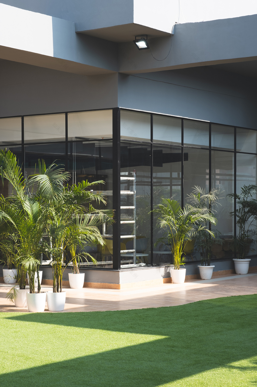 弧形铝板打造高效办公空间-18