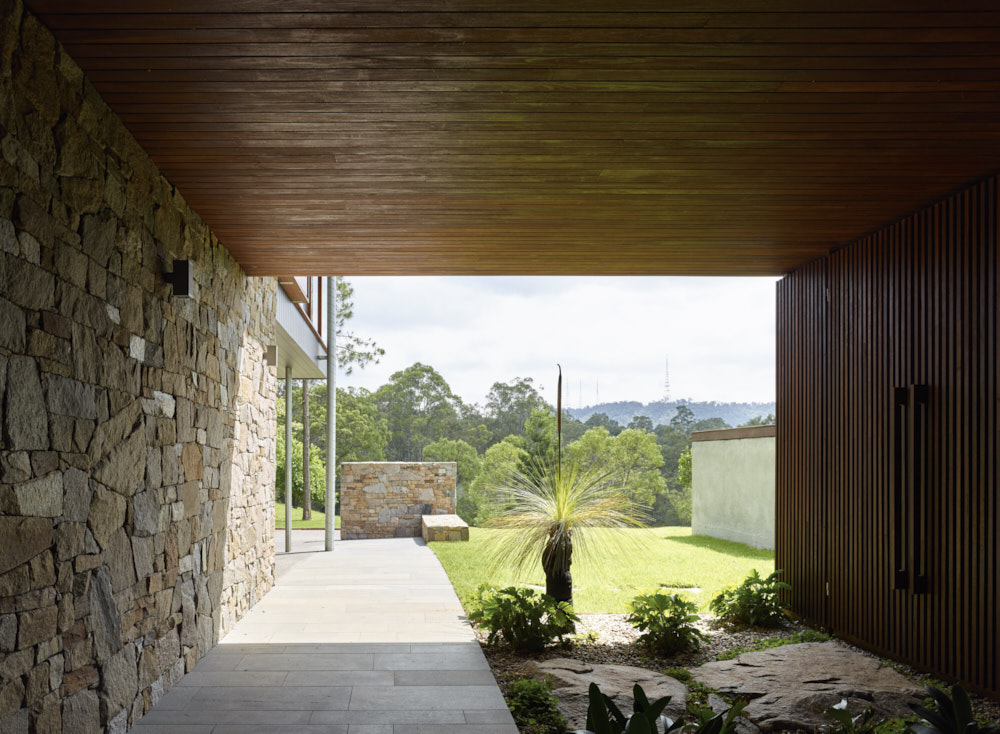 鹿 hurst 别墅 | 现代主义倾向的透明与坚实之作-13