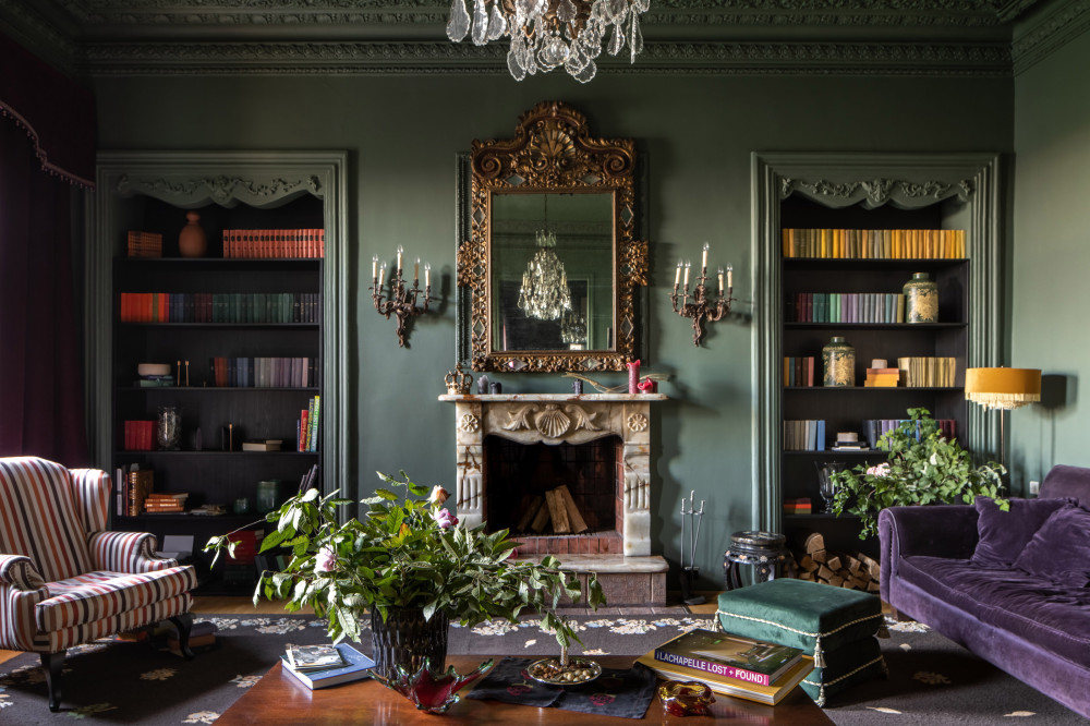 乌克兰历史公寓，古董家具打造精致闺房风格-0