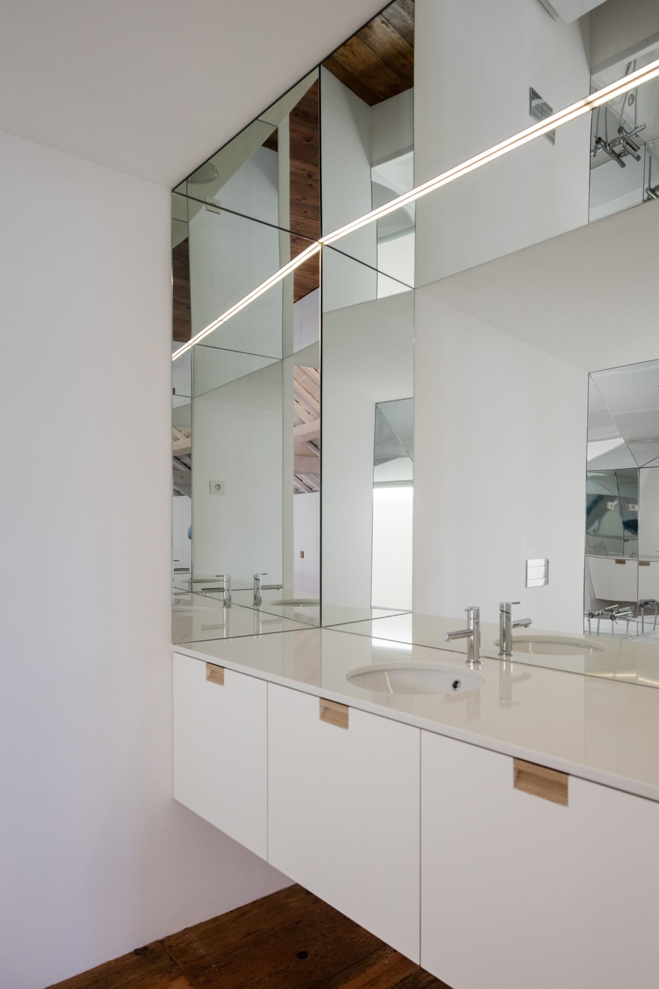 葡萄牙奥瓦城市翻新住宅，内外兼修的现代美学-41