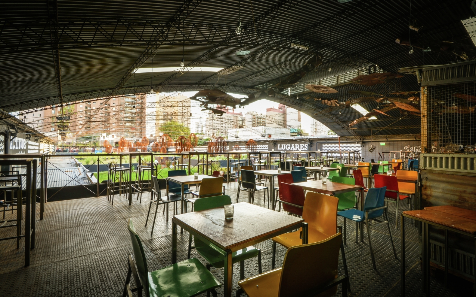 人气很高的集装箱市场-3