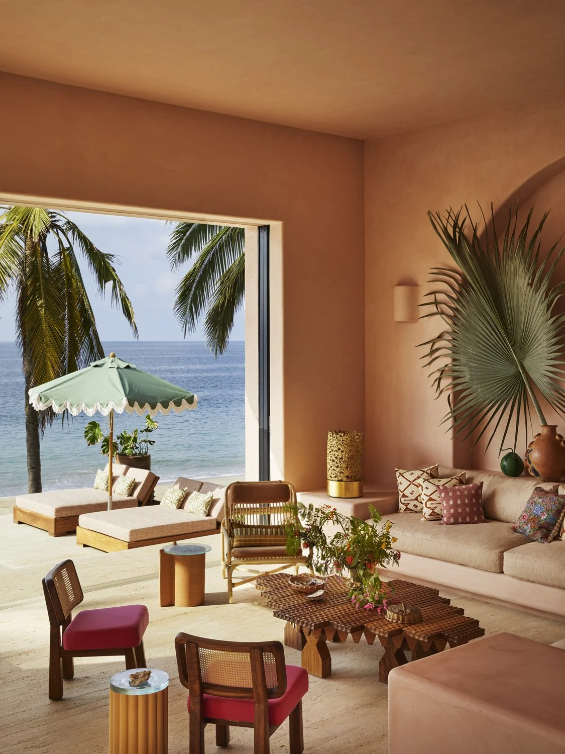 玫瑰宫

注：Casa Rosada 通常指位于阿根廷布宜诺斯艾利斯的总统府，因其建筑外观多为粉色（玫瑰色）而被称为玫瑰宫  丨墨西哥-61