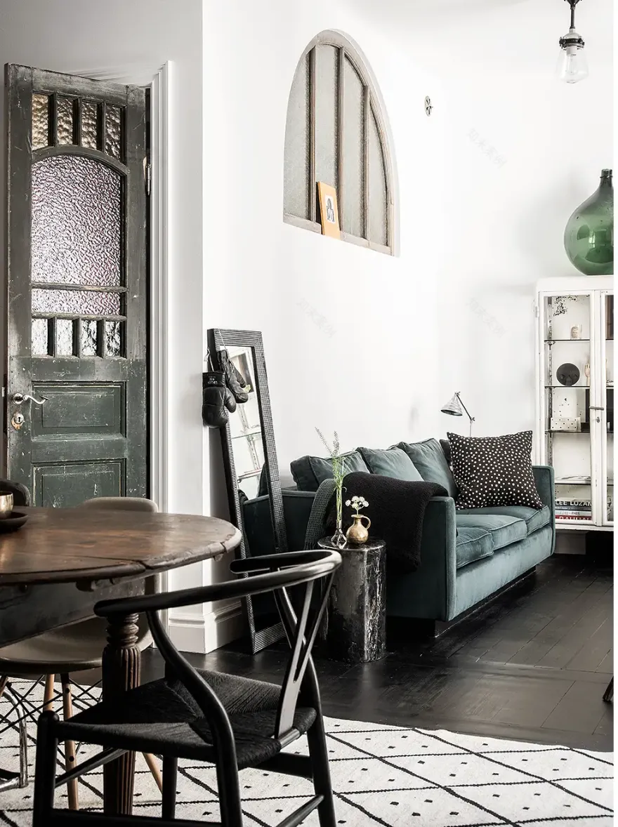 瑞典古典公寓,高挑天花演绎空间魅力-1