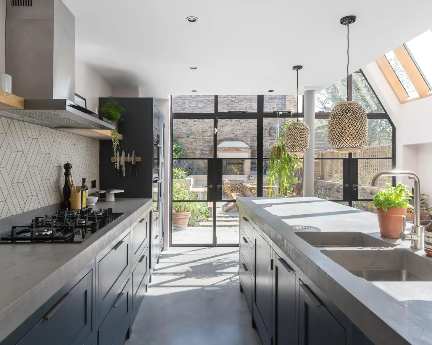 阳光厨房 | 英国老宅的现代玻璃扩展-3