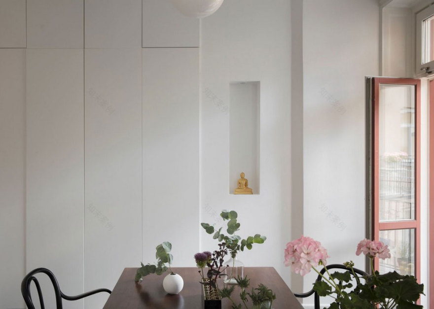 瑞典公寓 | 黑白条纹卧室的温馨北欧风-16