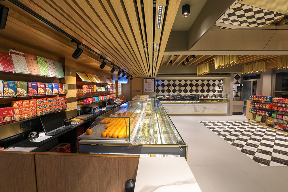 印度宫殿风格甜品店,传统奢华与现代简约的完美结合-15