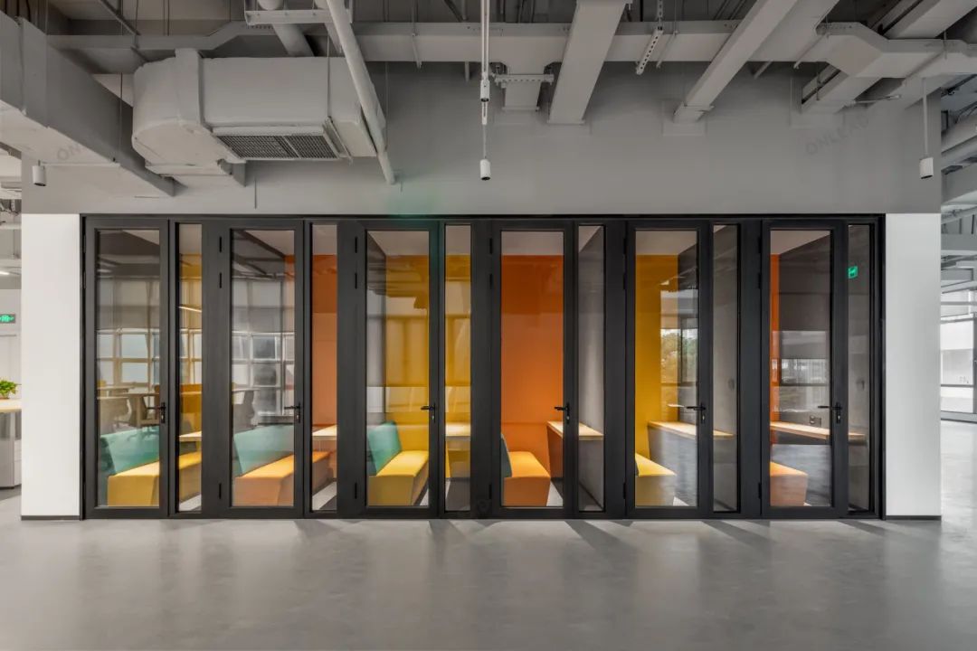 上海巴克斯酒业:科技前沿的灵动办公空间丨中国上海丨海太欧林-17