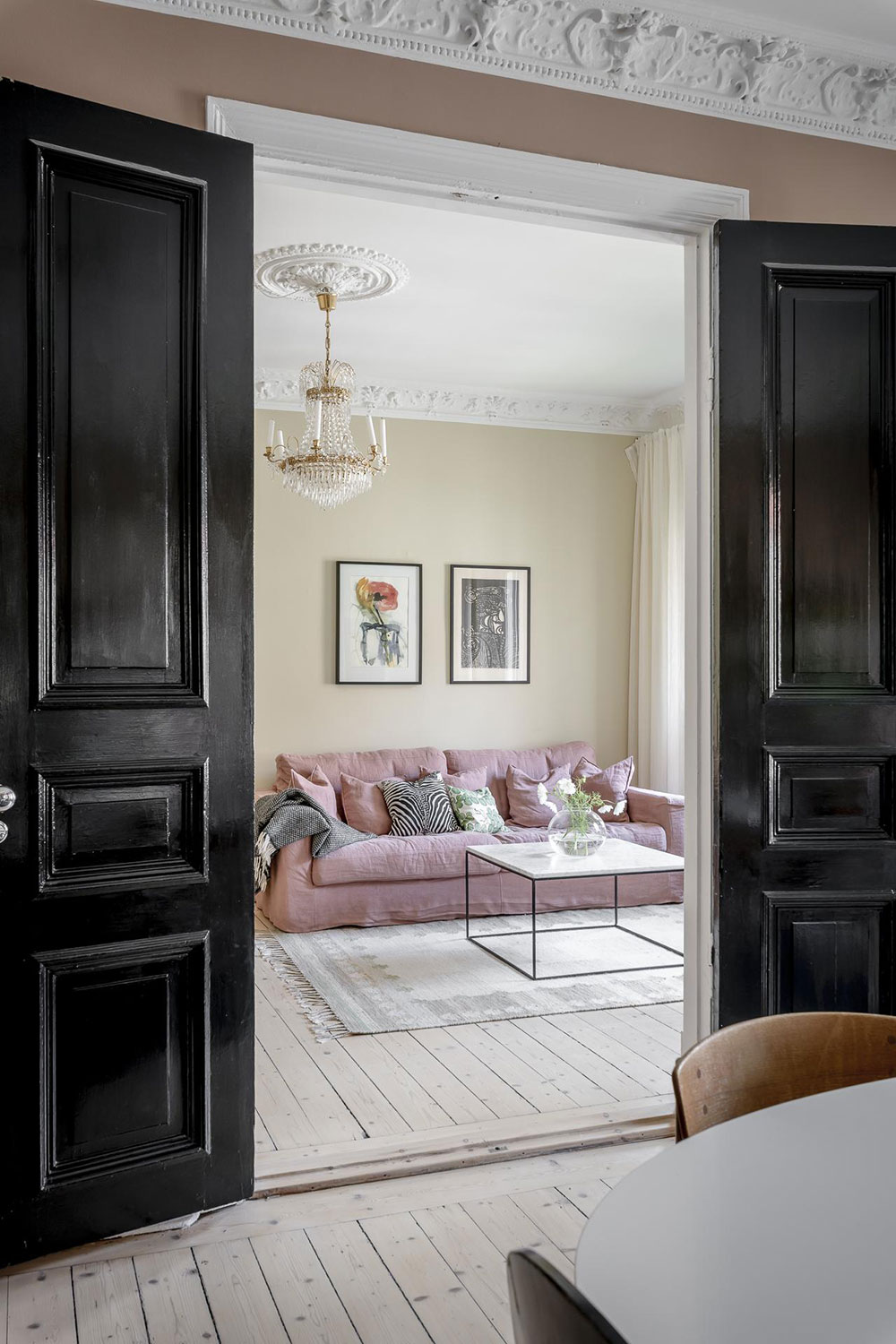 瑞典哥德堡 74 平米公寓的黑色魅力-29