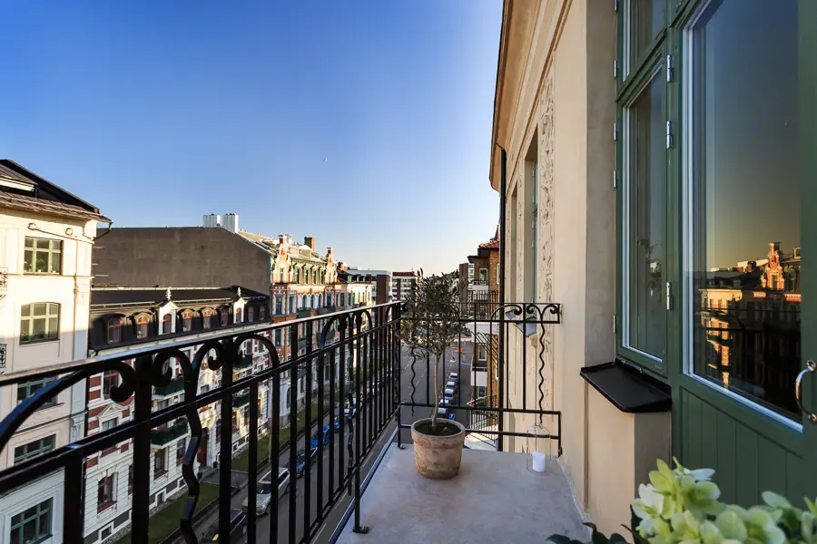 203 平米黑色经典公寓，摩洛哥地毯与潘顿椅的时尚碰撞-17