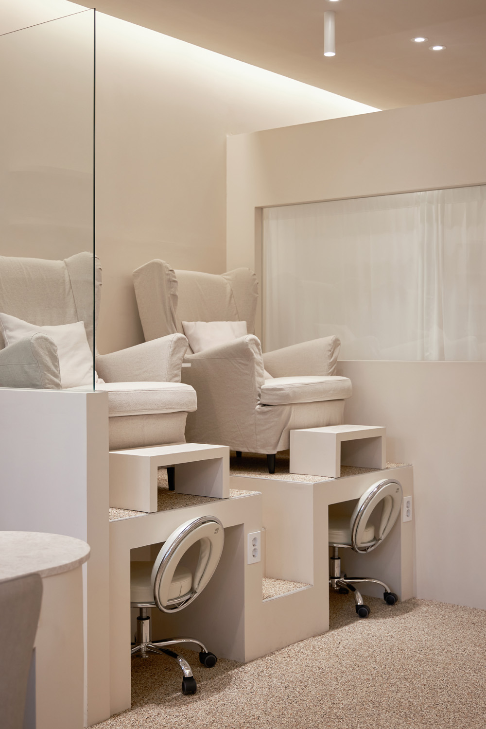 12 坪现代简约白调室内设计案例-11