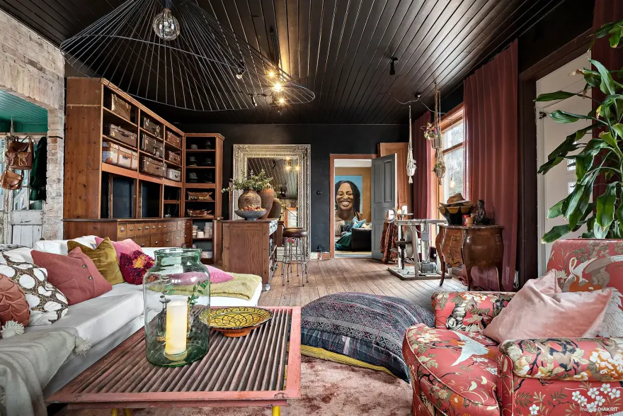 色彩斑斓的百年之家 | 独特的波希米亚风格室内设计-16