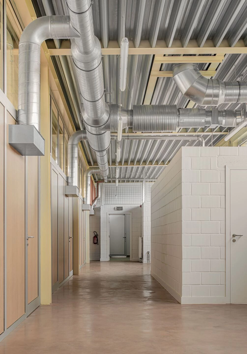 多功能社区中心 · 灵活适应的比利时 Warot 建筑丨BILD-25