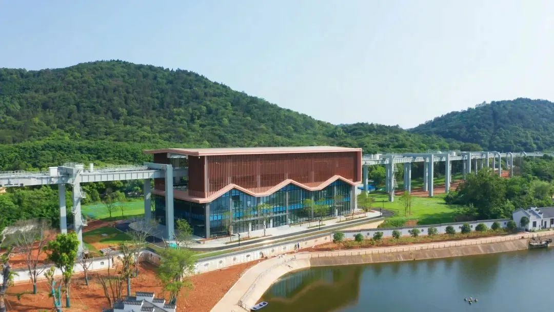 国内首条商用运营空轨建成试跑-63