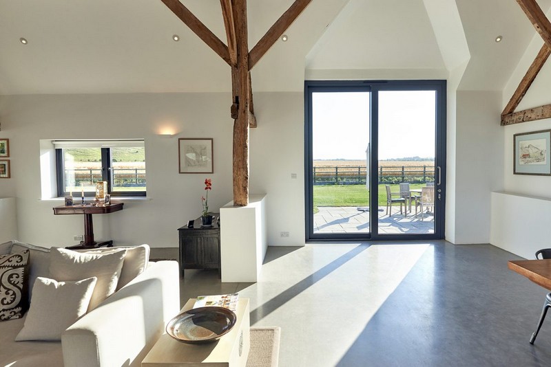 具有真正斯堪的纳维亚风情的当代谷仓改造-6