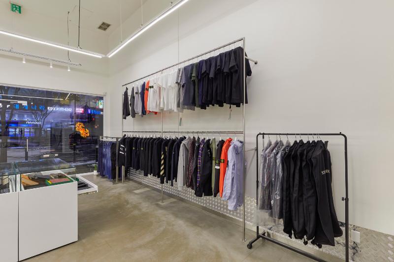 SUGAR 时尚简约 18 平米服装店设计-9