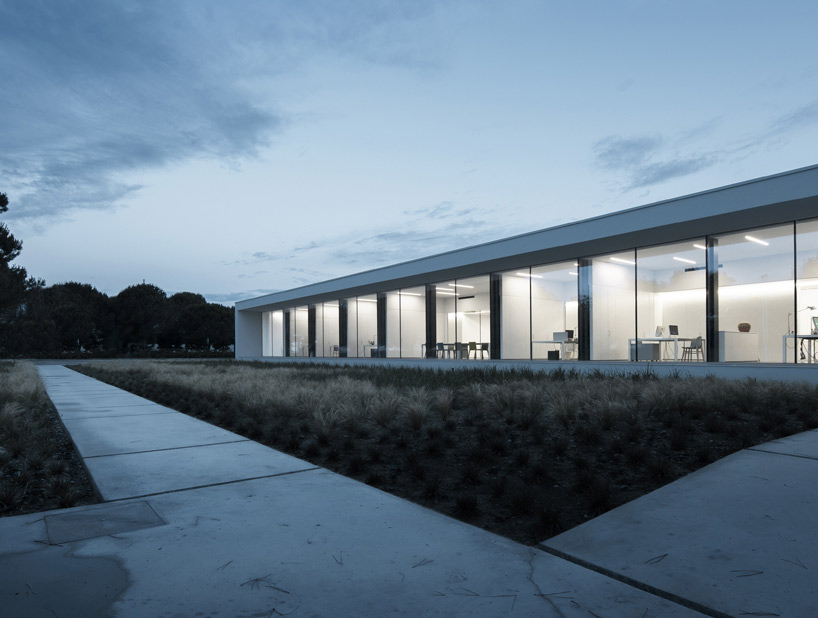 纯净利落的家具制造公司kristalia总部-0