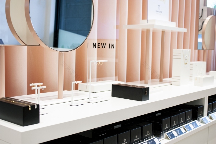 西班牙 SINGULARU 时尚珠宝店打造无界限购物体验-10