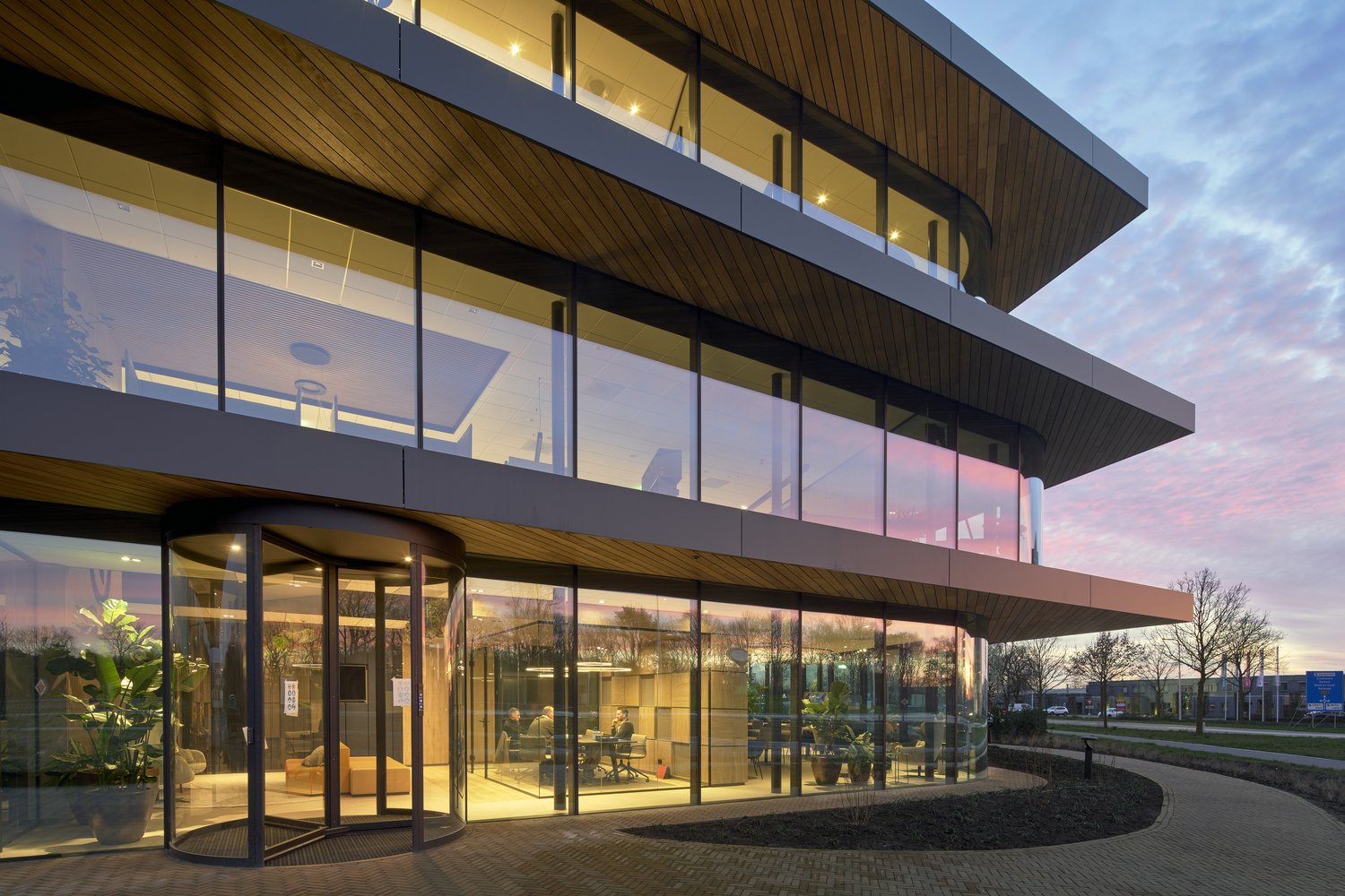 荷兰 VDG 总部大楼,绿色环境中的现代办公空间-32