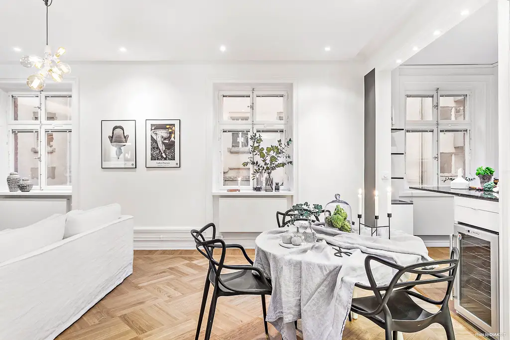 瑞典灰白经典公寓 | 温馨宁静的现代设计-4