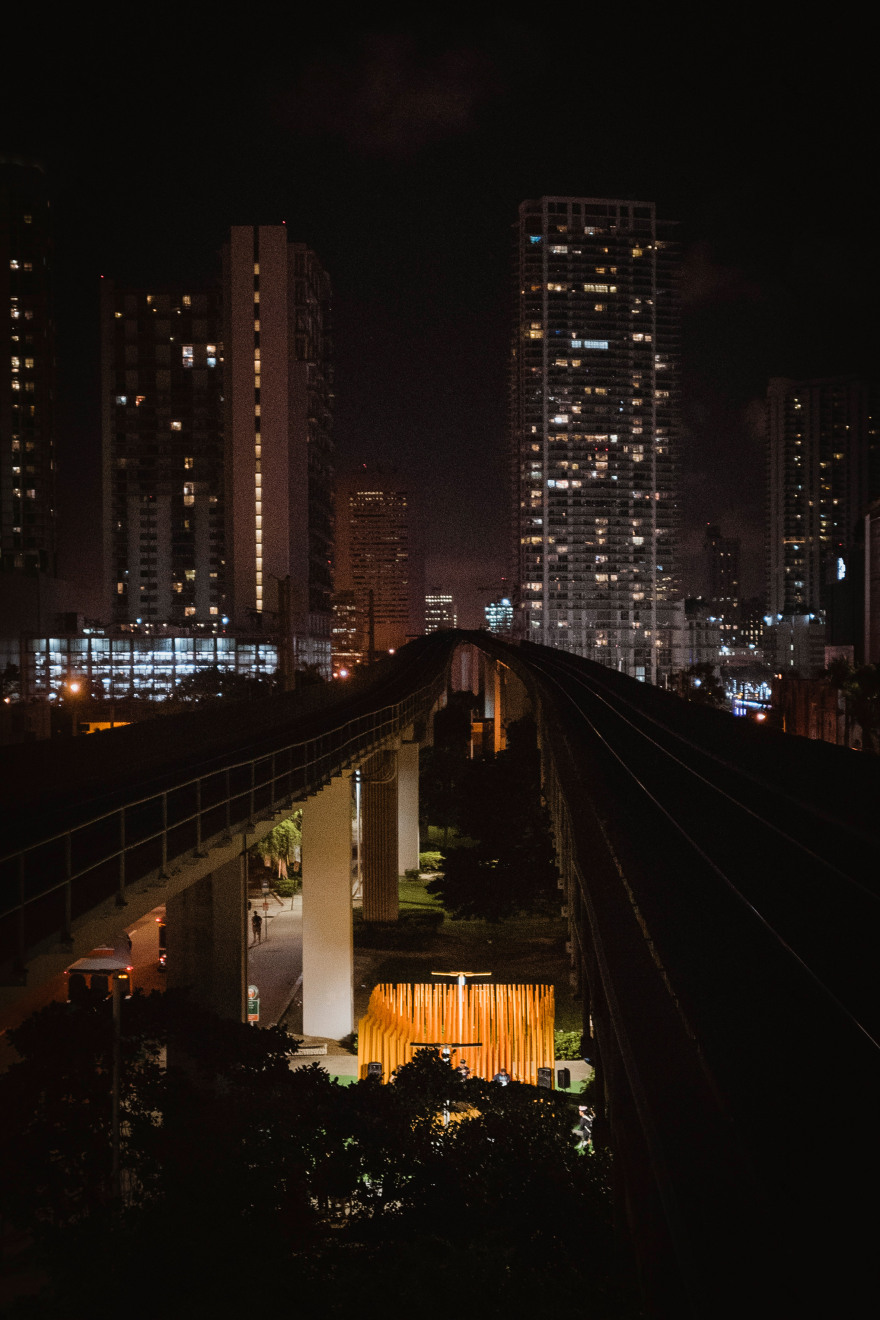 迈阿密建筑学院学生打造临时户外表演舞台-18