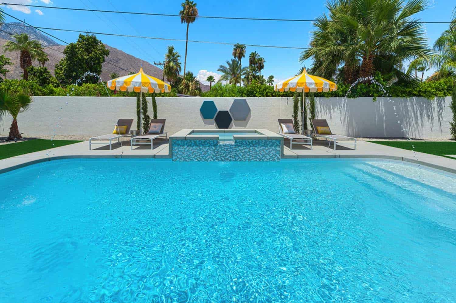 Midcentury dream retreat with a poolside paradise in Palm Springs-22