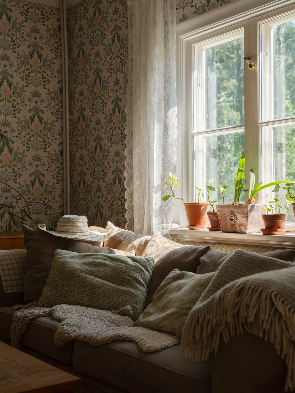 瑞典老村校改造的大型明亮别墅-26