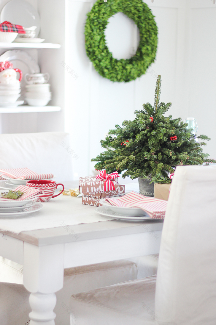 雪白圣诞 | 红色点缀的温馨家居设计-18