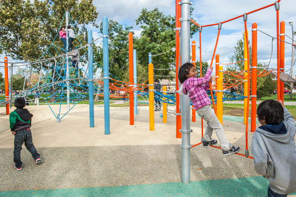 里斯公园“起伏的石头”儿童游乐场-12