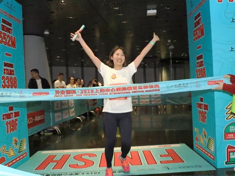 KPF 上海团队挑战垂直马拉松 登顶上海之巅-14