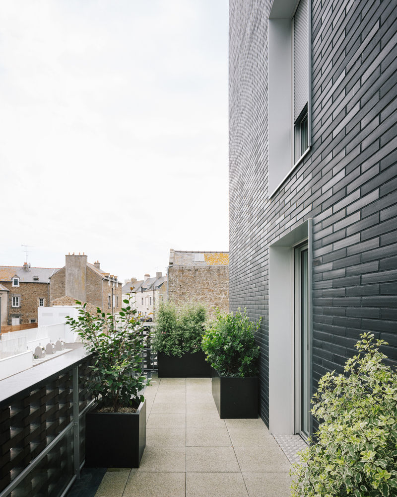 圣马洛港口边的现代马洛式建筑-32