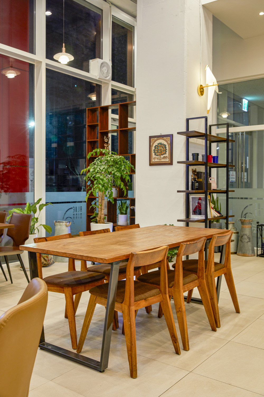 现代时尚的 Bluiverd 多层次贝壳蛋糕咖啡厅设计-19