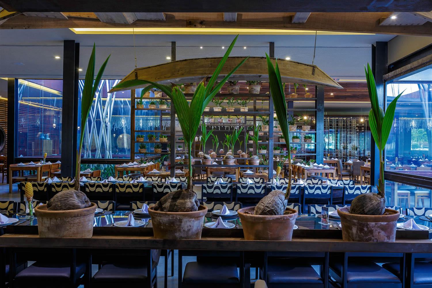 巴西 NAU 餐厅设计 | 渔网外观，自然光运用，海洋气息室内设计-10