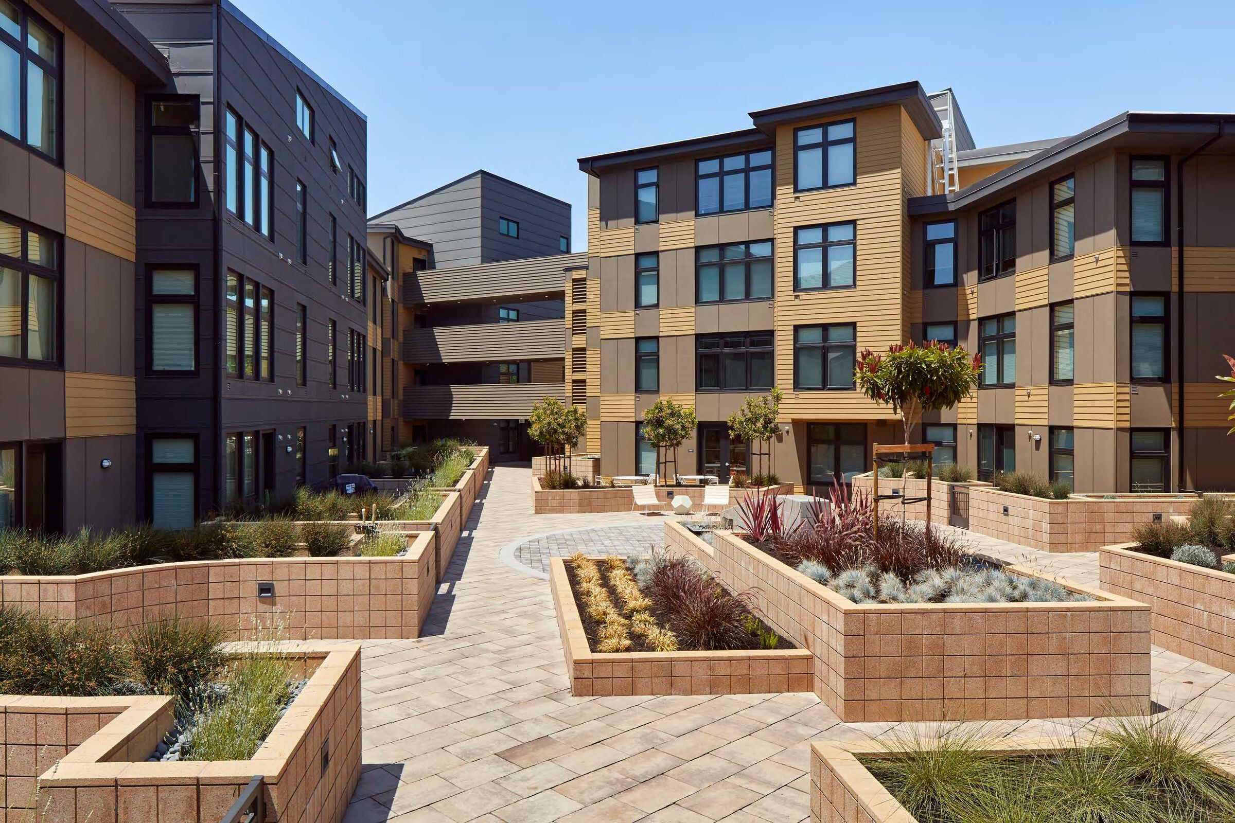 加州 Emeryville 新型混合住宅，工业风与居住功能的完美结合-13