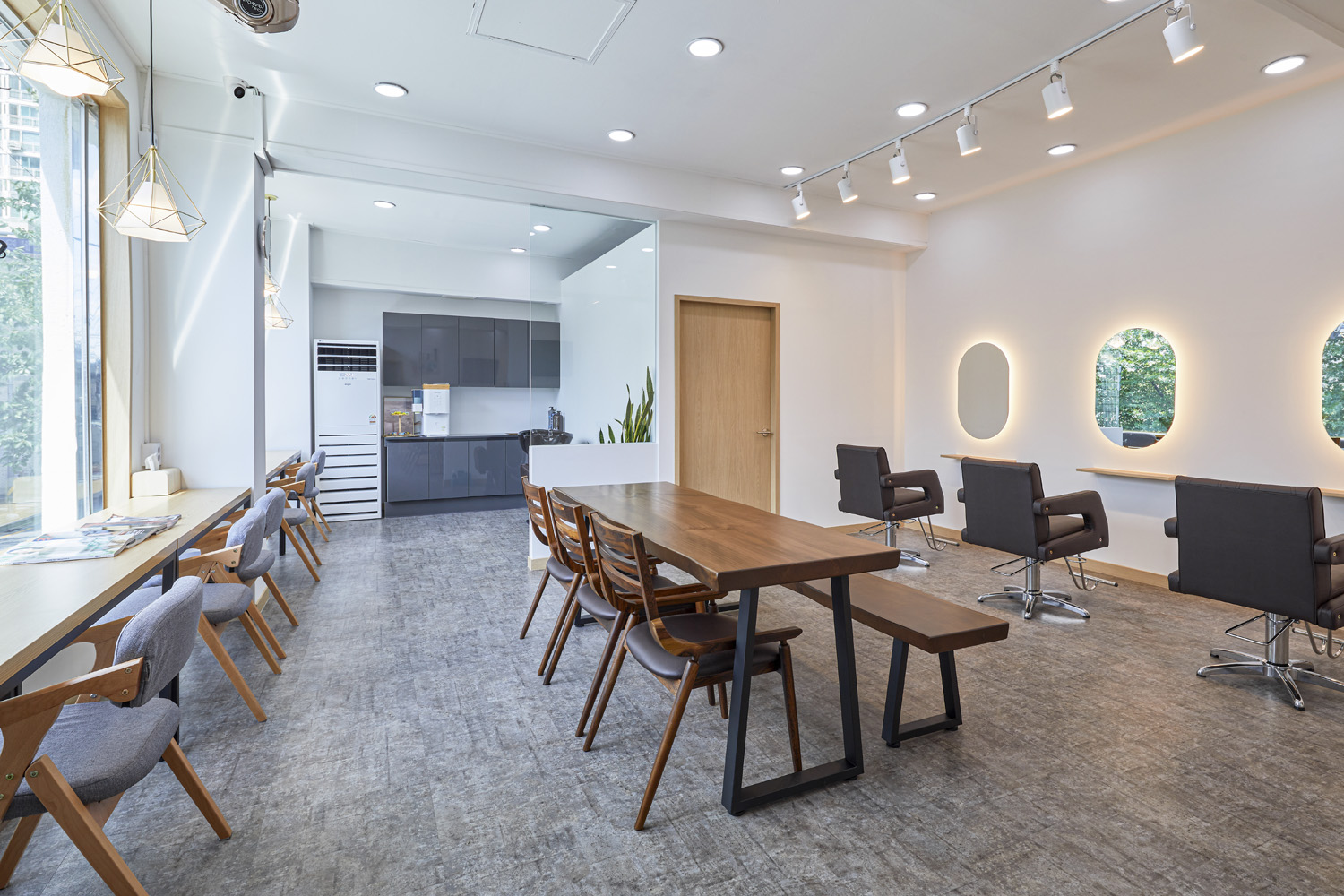 简约清新 16 坪美妆店室内设计-2