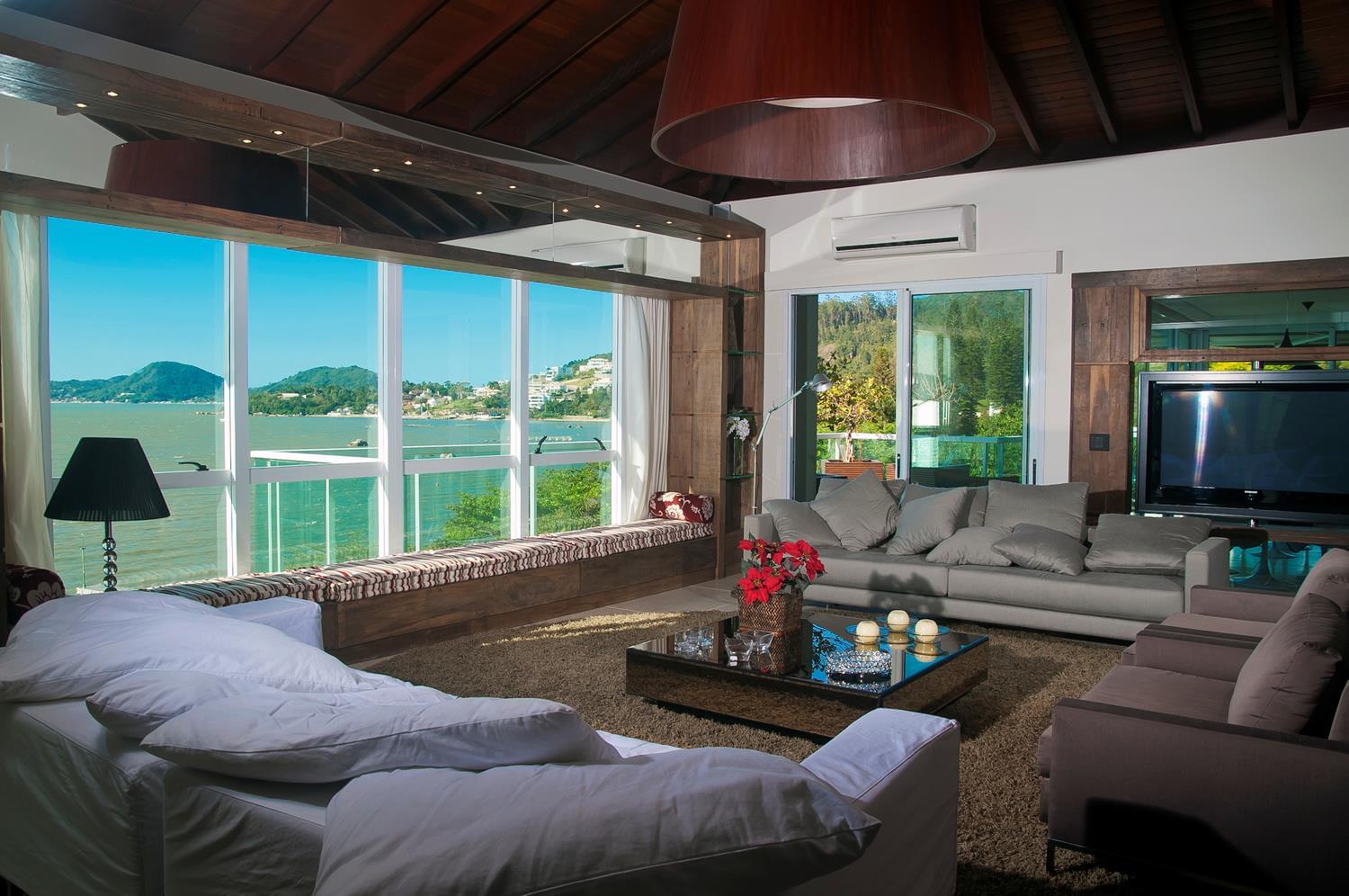 巴西 Cacupé海滨别墅 | 景观与自然的完美融合-1