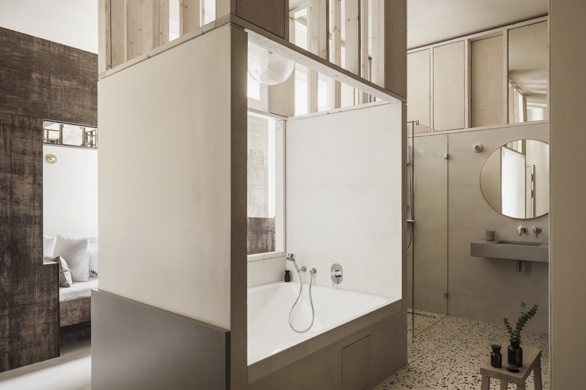 柏林米歇尔伯格酒店 | 百年工业遗迹中的现代 domestic-scale 空间-11