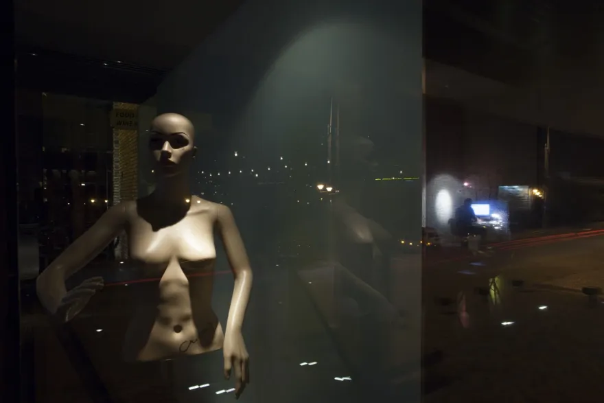 双面共生的罗马尼亚餐厅与俱乐部设计-16