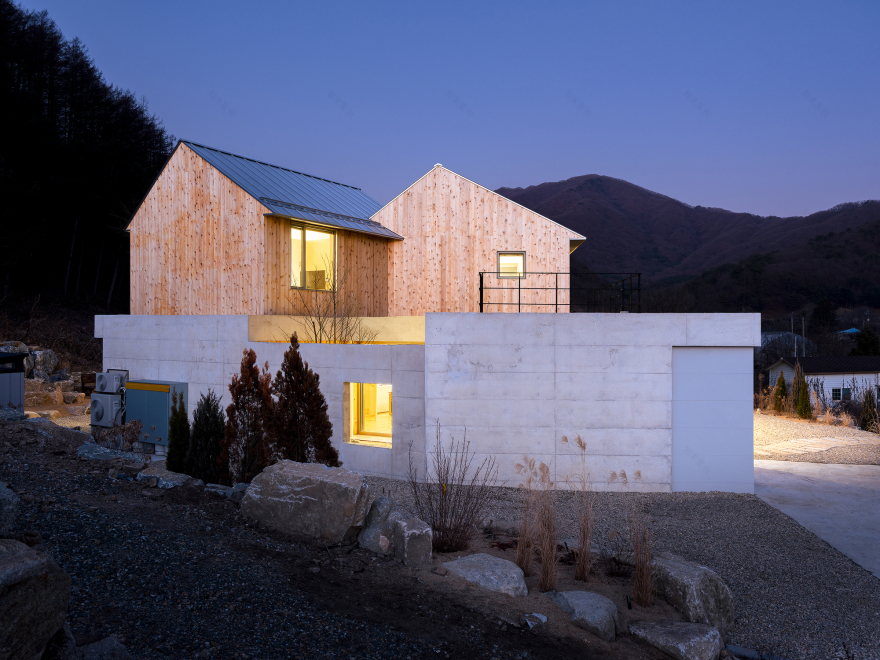 Two Gabled Volumes, One Landscape丨BRBB Architects-25