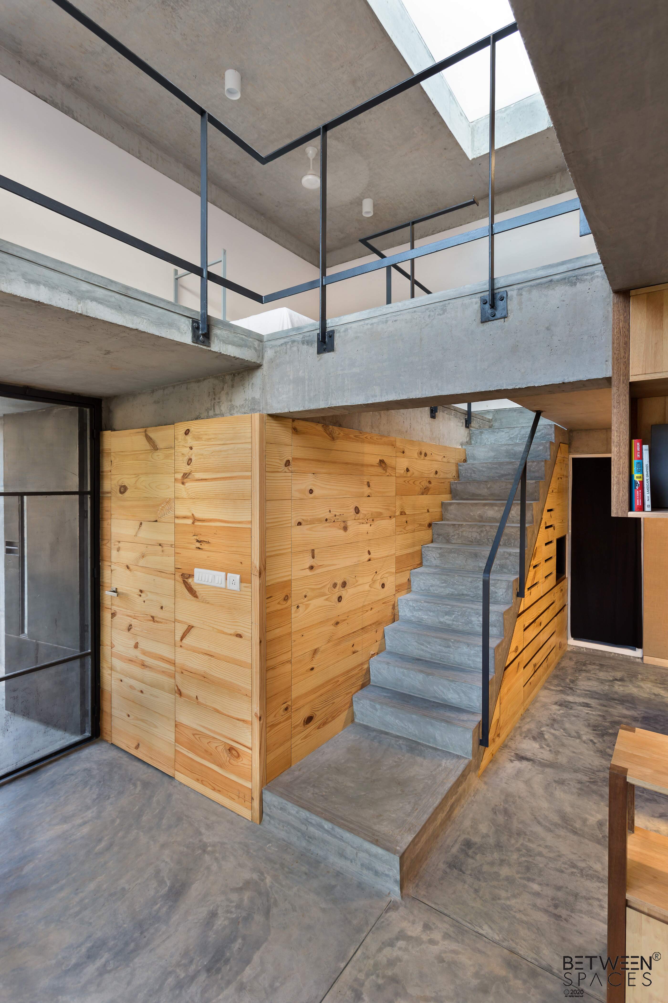 融入城市景观的简约办公空间设计-17