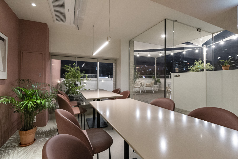 首尔通洞酒店咖啡厅 | 色彩点睛的现代概念空间-13