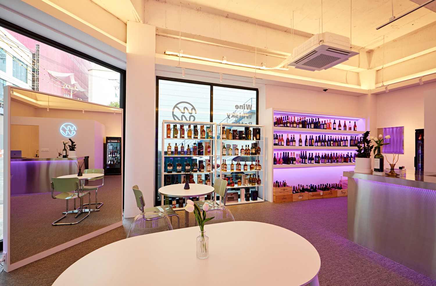 蓝色照明点亮 14 平小空间的室内设计-11