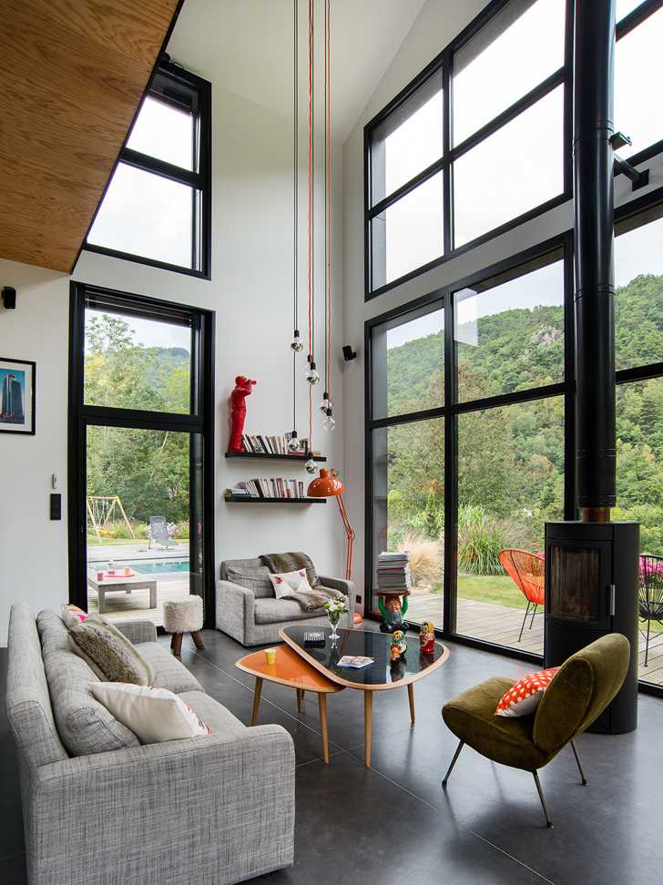 法国河边的黑色小屋 | 室内的明亮与活力-7